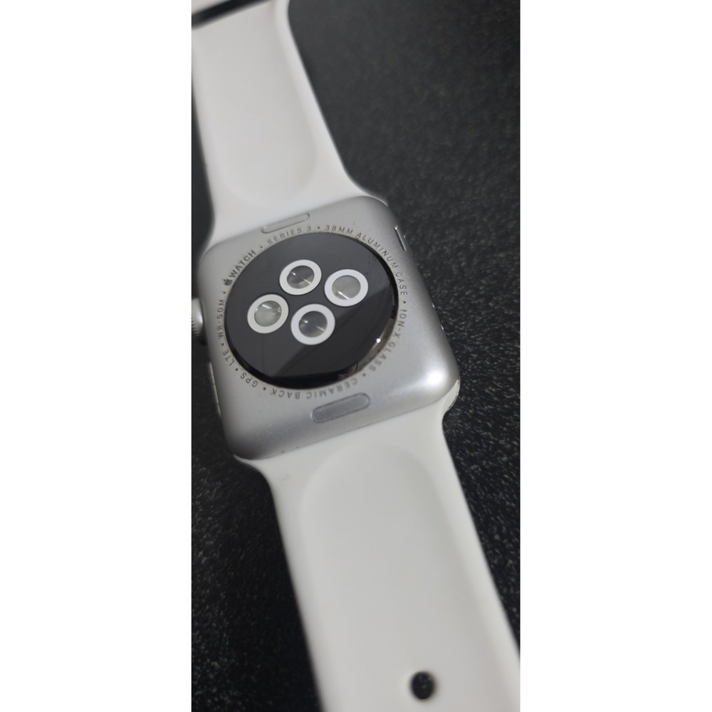 Apple Watch Series 3 38mm‎ White Band Silver - Picture 6 of 6